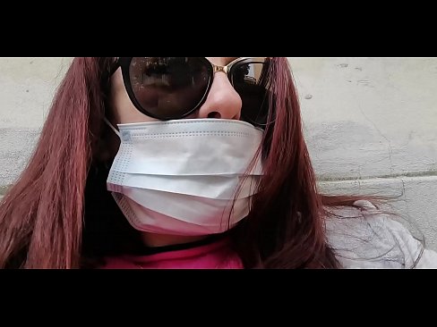 ❤️ Nicoletta se pomstí svému sousedovi a vyčůrá se mu do garáže (Speciál Covid19 Italská karanténa) ️ Šukání video u nás
