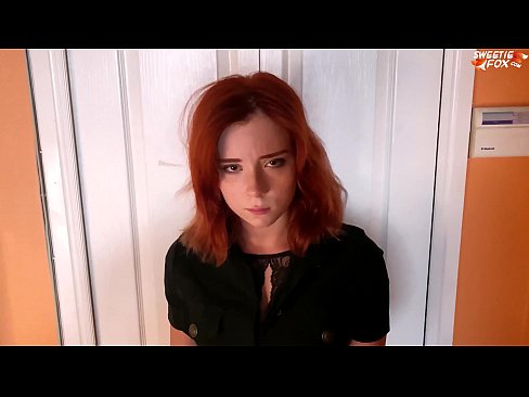 ❤️ Ochranka potrestala krásnou ženu za krádež v obchodě - sperma v ústech ️ Šukání video u nás
