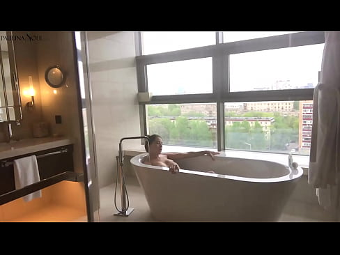 ❤️ Obrovská kočka vášnivě si honí kundu v koupelně ️ Šukání video u nás