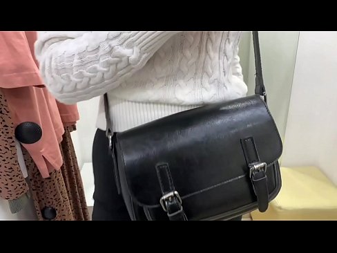 ❤️ Veřejná masturbace mladé feny FeralBerry s dildem ve fitku ️ Šukání video u nás