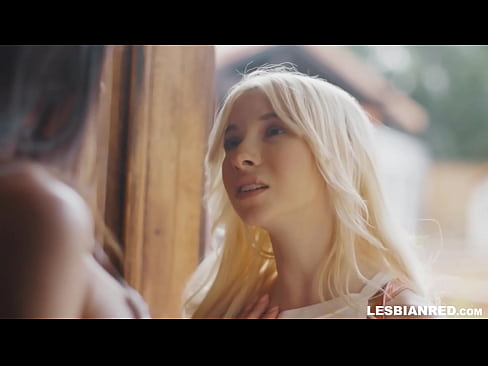 ❤️ Dívka se po několika měsících vrátí domů a skončí u lízání kundy své nevlastní matky ️ Šukání video u nás