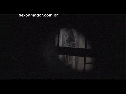 ❤️ Blondýnka se nechá tajně natáčet šmírákem ze sousedství schovaným za dutými cihlami. ️ Šukání video u nás